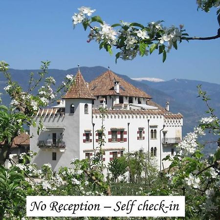 Apartments Schloss Paschbach Appiano Sulla Strada Del Vino Exterior foto