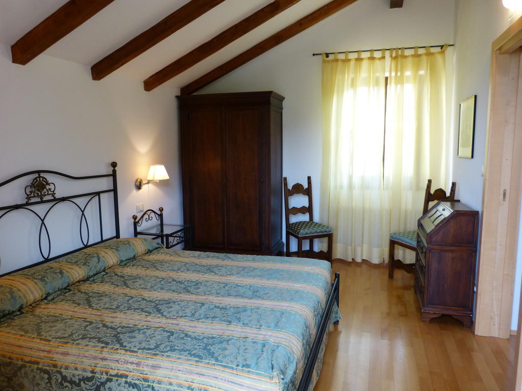 Apartments Schloss Paschbach Appiano Sulla Strada Del Vino Habitación foto